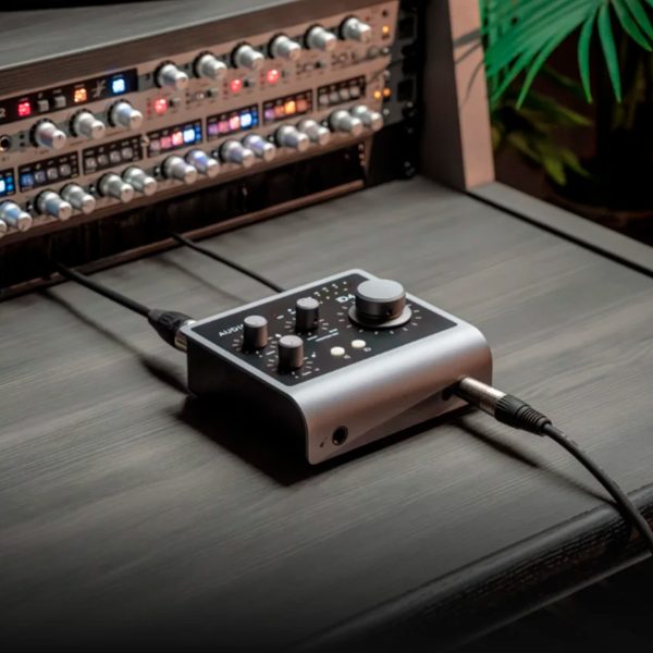 AUDIENT ID4 MKII INTERFAZ DE AUDIO - Image 2